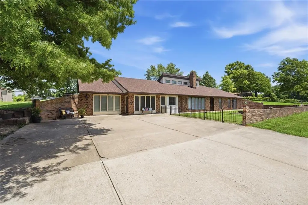 17274 Kansas AVE, Basehor, KS 66012