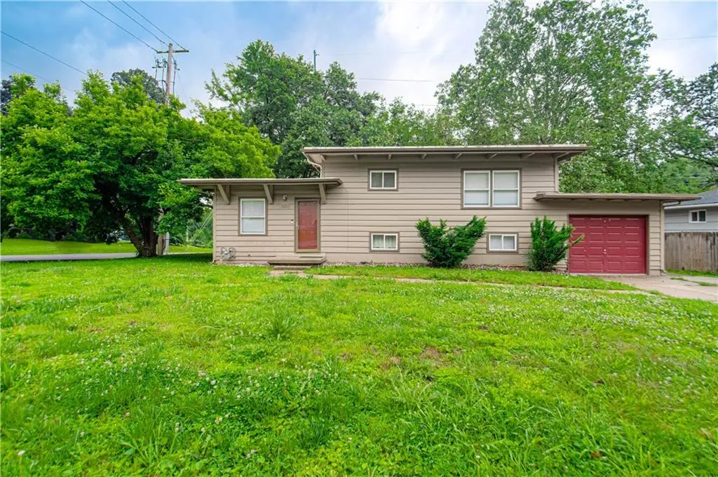 6401 Roswell AVE, Kansas City, KS 66104