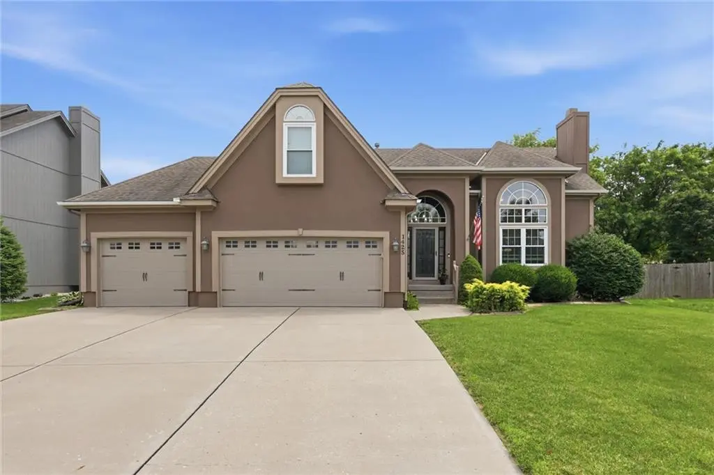 1425 SW 44th ST, Lee's Summit, MO 64082