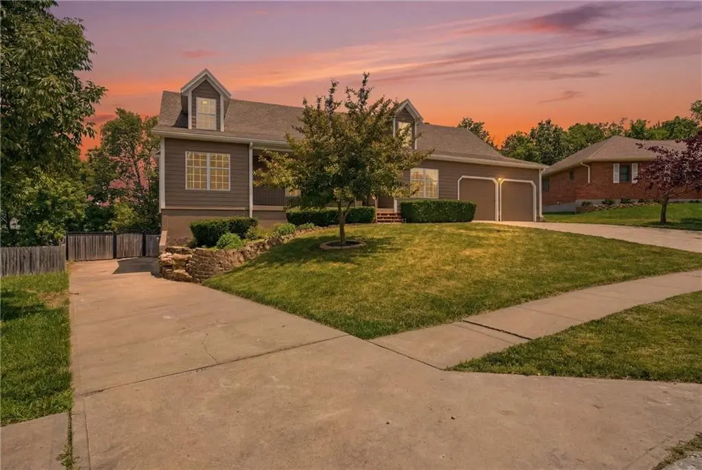 12104 E 78th TER, Kansas City, MO 64138