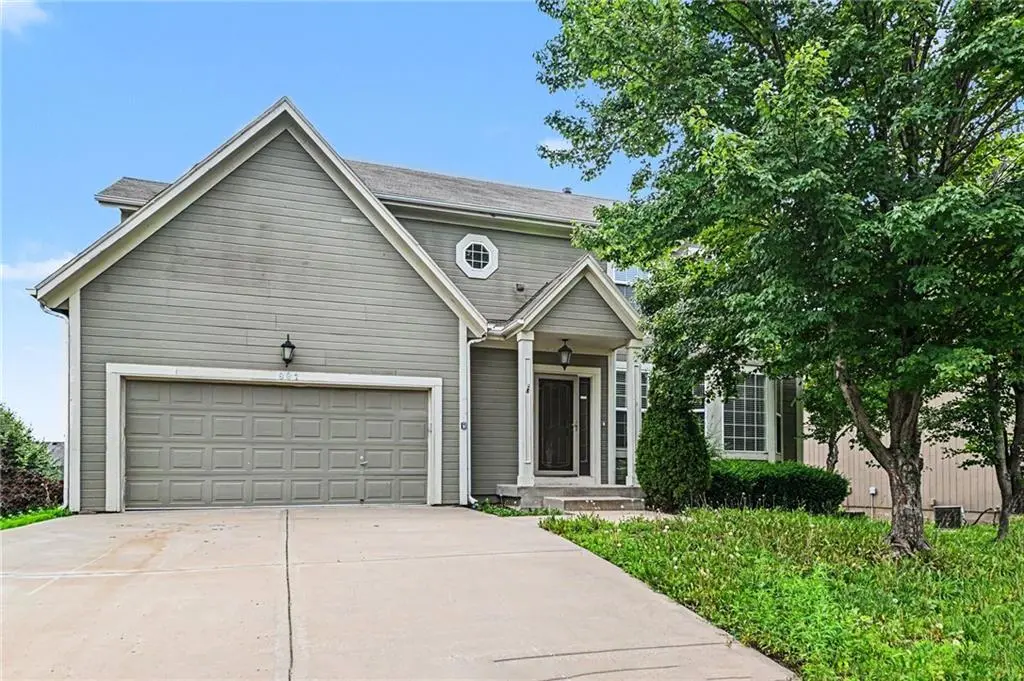 891 S Clearwater Creek DR, Olathe, KS 66061