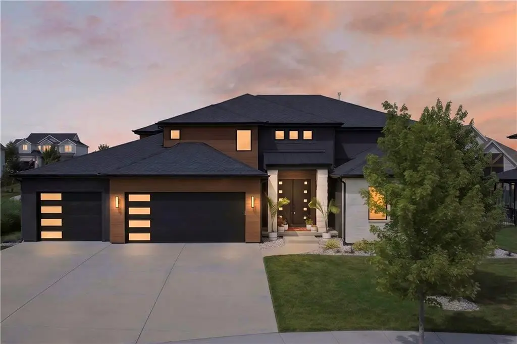 12318 W 169th TER, Overland Park, KS 66221