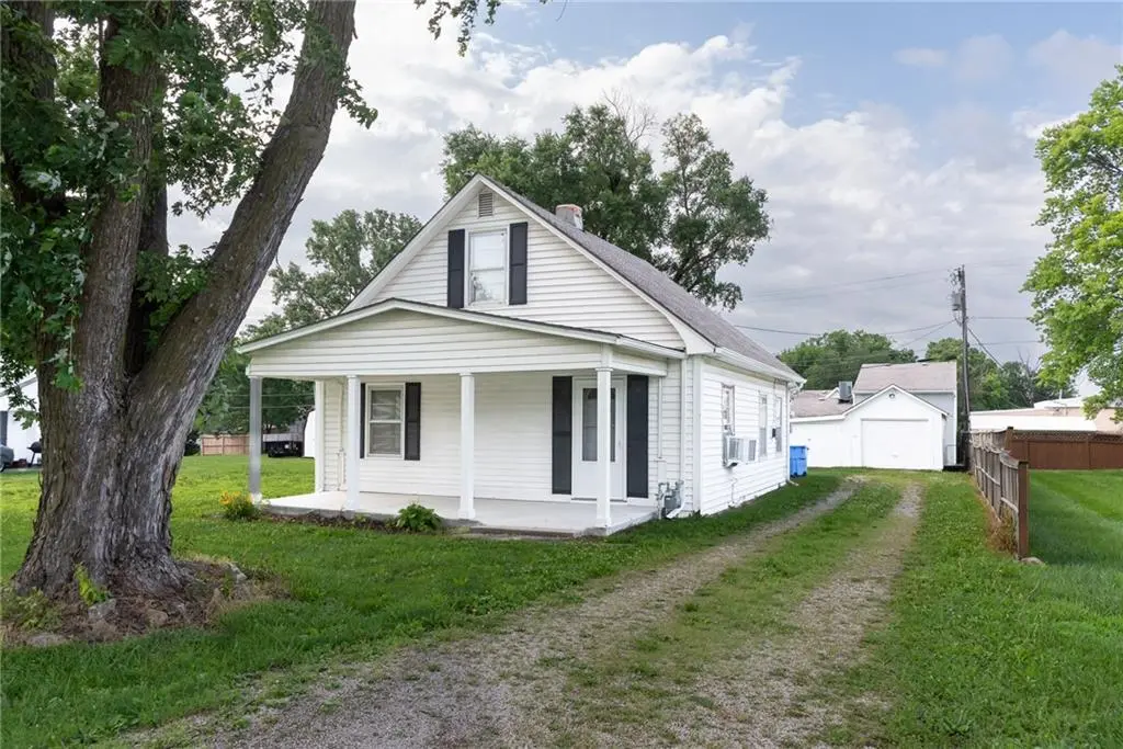 110 E 3rd ST, Tonganoxie, KS 66086