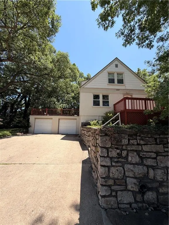 1307 S Sterling AVE, Independence, MO 64052
