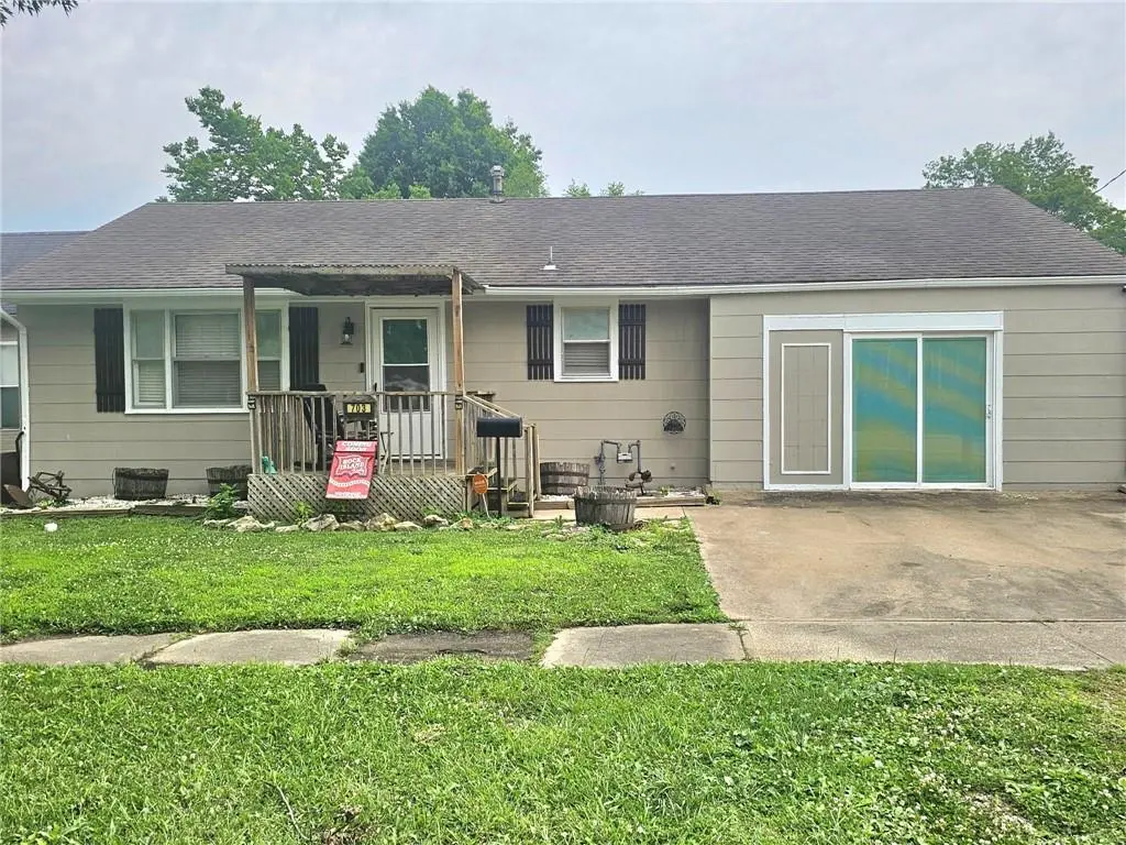 703 W Benton ST, Windsor, MO 64360