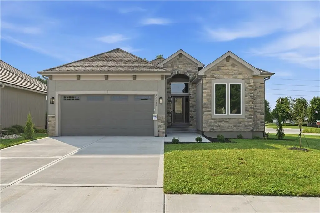 4225 NE Park Springs DR, Lee's Summit, MO 64064