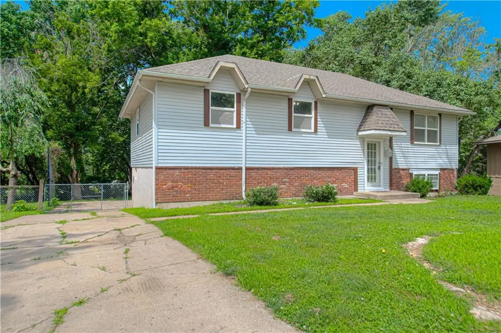 1809 SE Abbey ST, Blue Springs, MO 64014