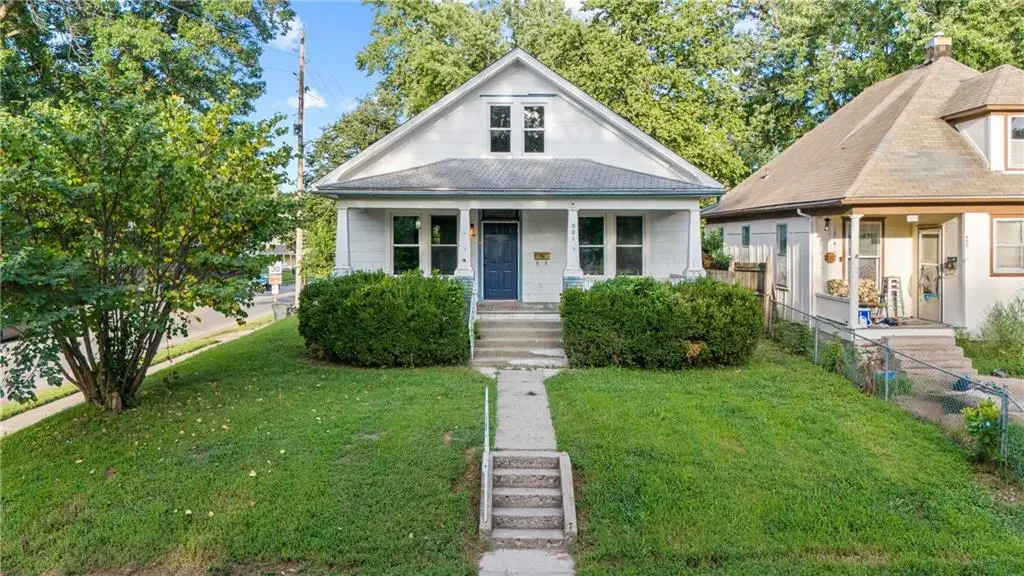 901 9th AVE, Leavenworth, KS 66048