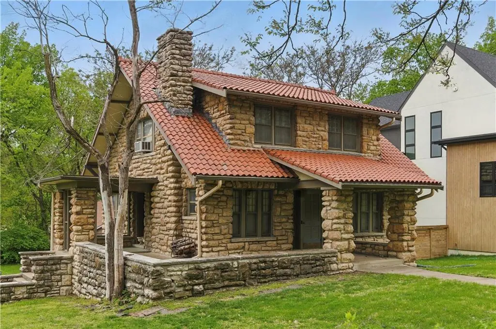 5334 Oak ST, Kansas City, MO 64112