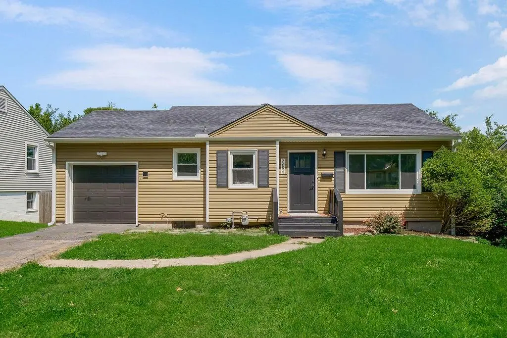4921 Briar ST, Roeland Park, KS 66205