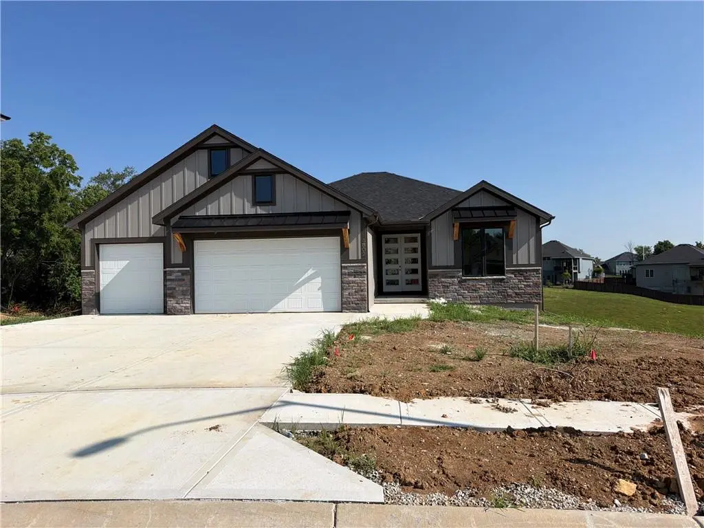 4802 NE 86th TER, Kansas City, MO 64156