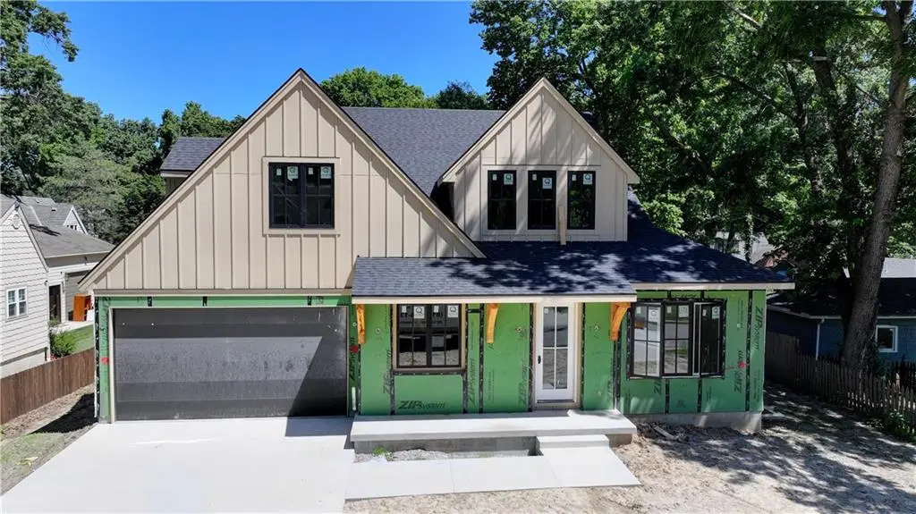 2710 W 49th ST, Westwood, KS 66205