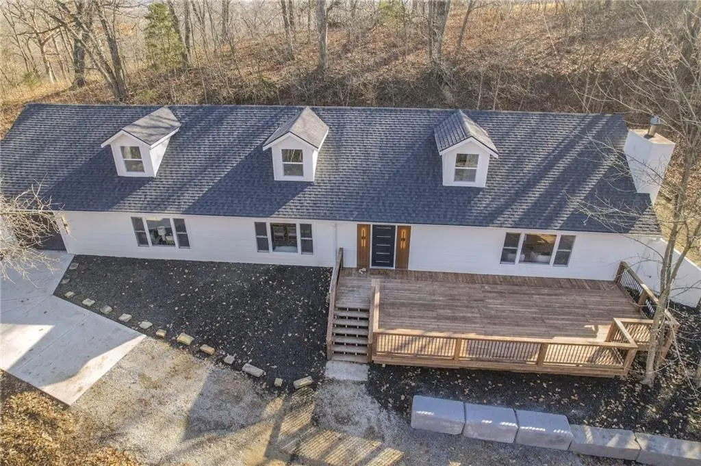 8721 S Hardsaw RD, Oak Grove, MO 64075
