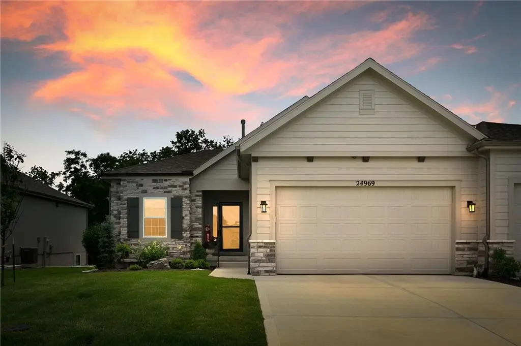 24969 W 94th PL, Lenexa, KS 66227