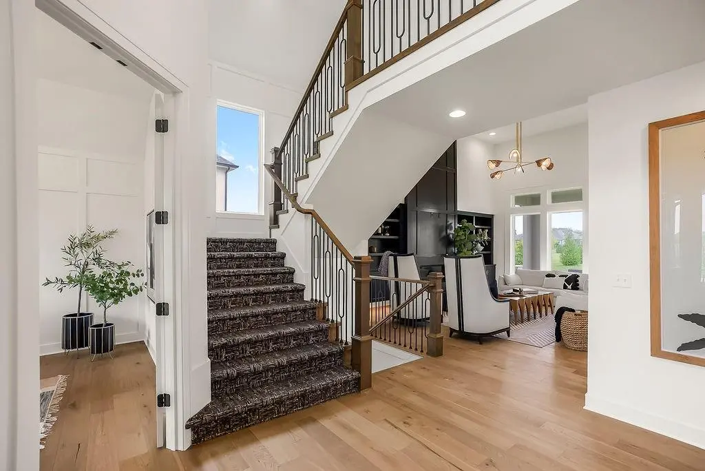 2419 W 177th TER, Overland Park, KS 66085