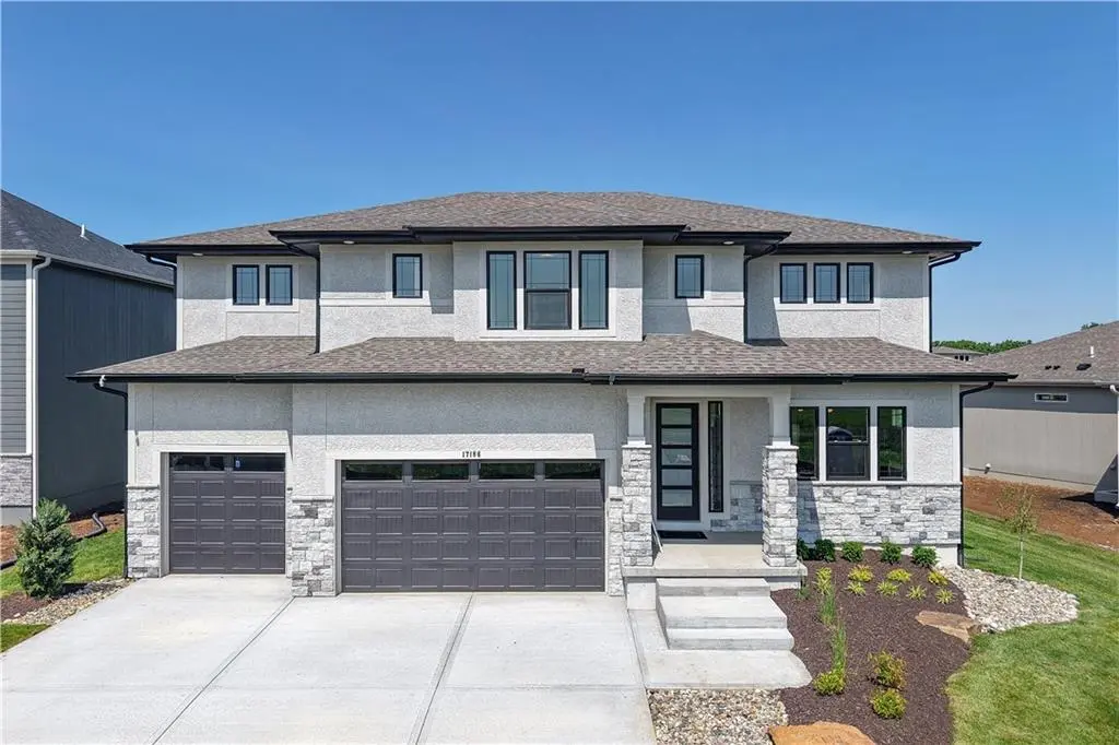 16965 W 172nd TER, Olathe, KS 66062