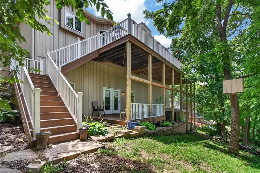 10402 NW River Hills DR, Parkville, MO 64152
