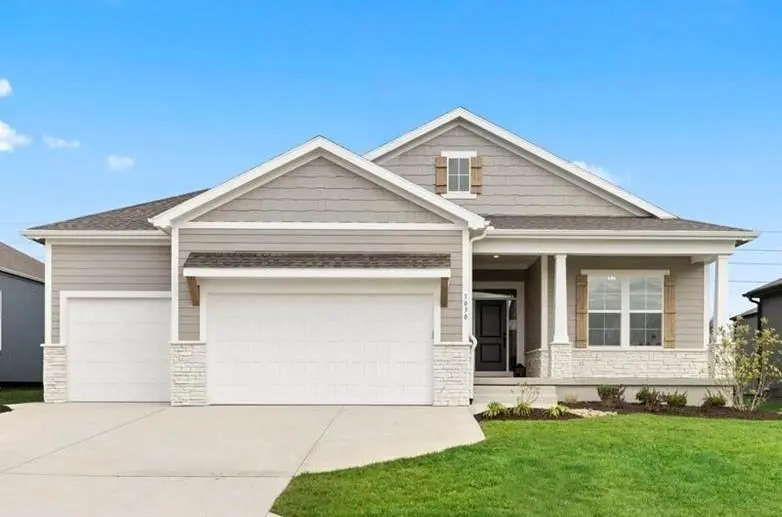 17135 S Barstow ST, Olathe, KS 66062