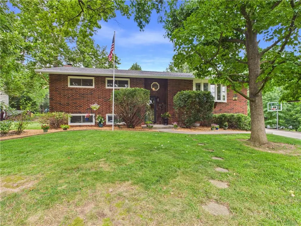 21 SE 215 RD, Warrensburg, MO 64093
