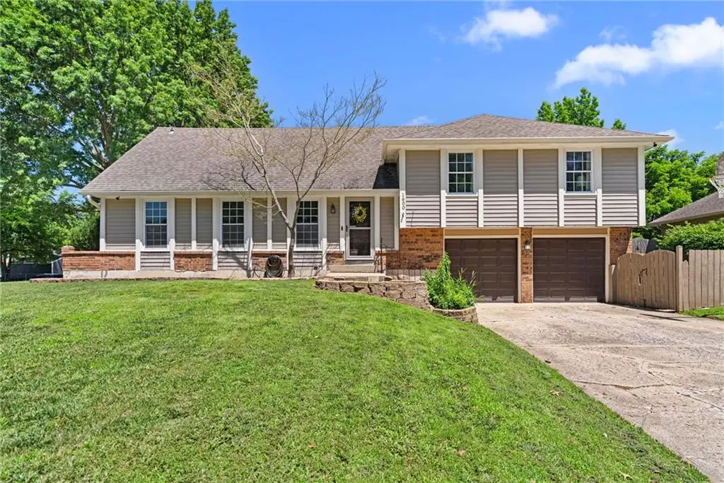 1600 SW 24th ST, Blue Springs, MO 64015