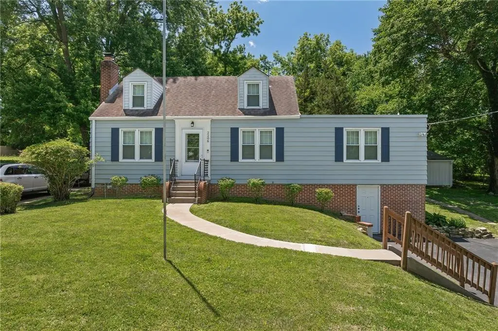 2206 Dewey ST, St Joseph, MO 64505