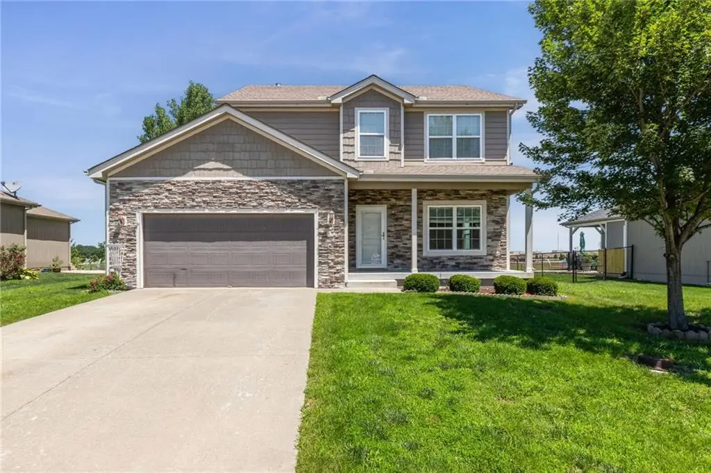 432 E Pawnee LN, Gardner, KS 66030