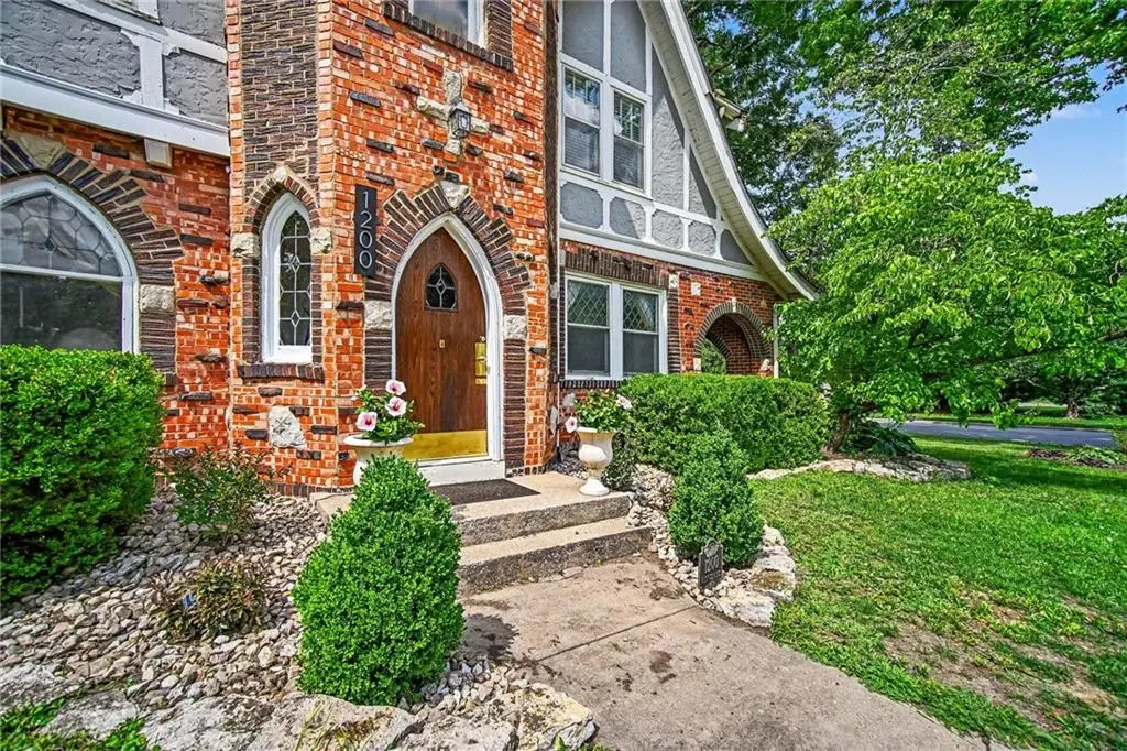 1200 W 72nd ST, Kansas City, MO 64114