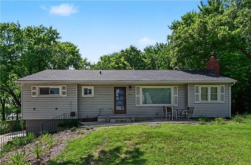 7940 N Broadway ST, Kansas City, MO 64118