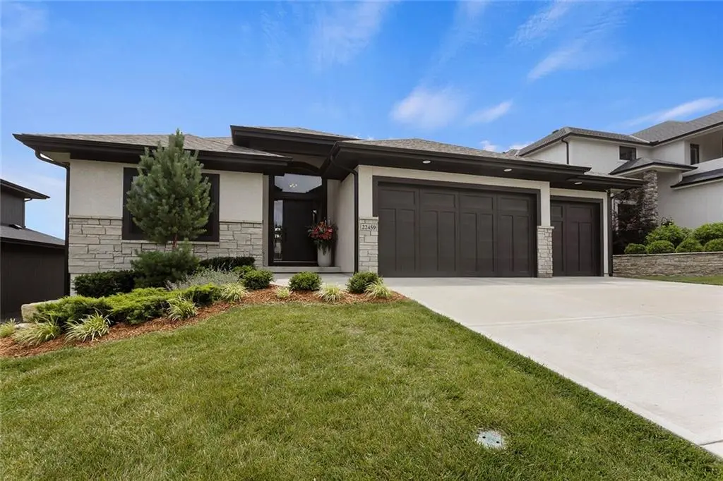 22459 W 87TH TER, Lenexa, KS 66227