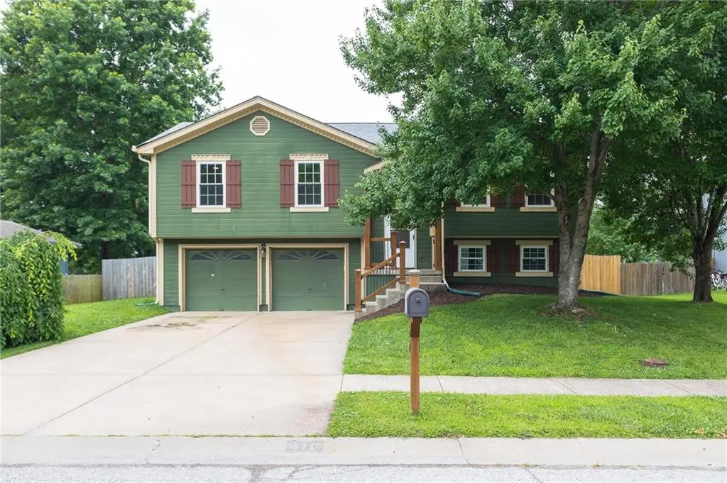 410 Copeland DR, Greenwood, MO 64034