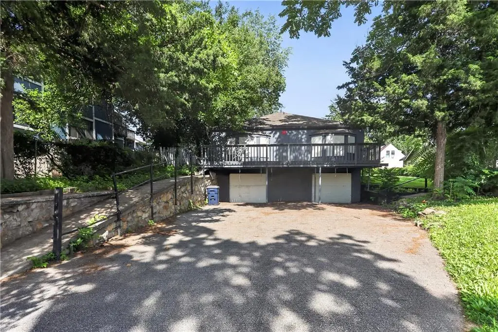 8155 Holmes RD, Kansas City, MO 64131
