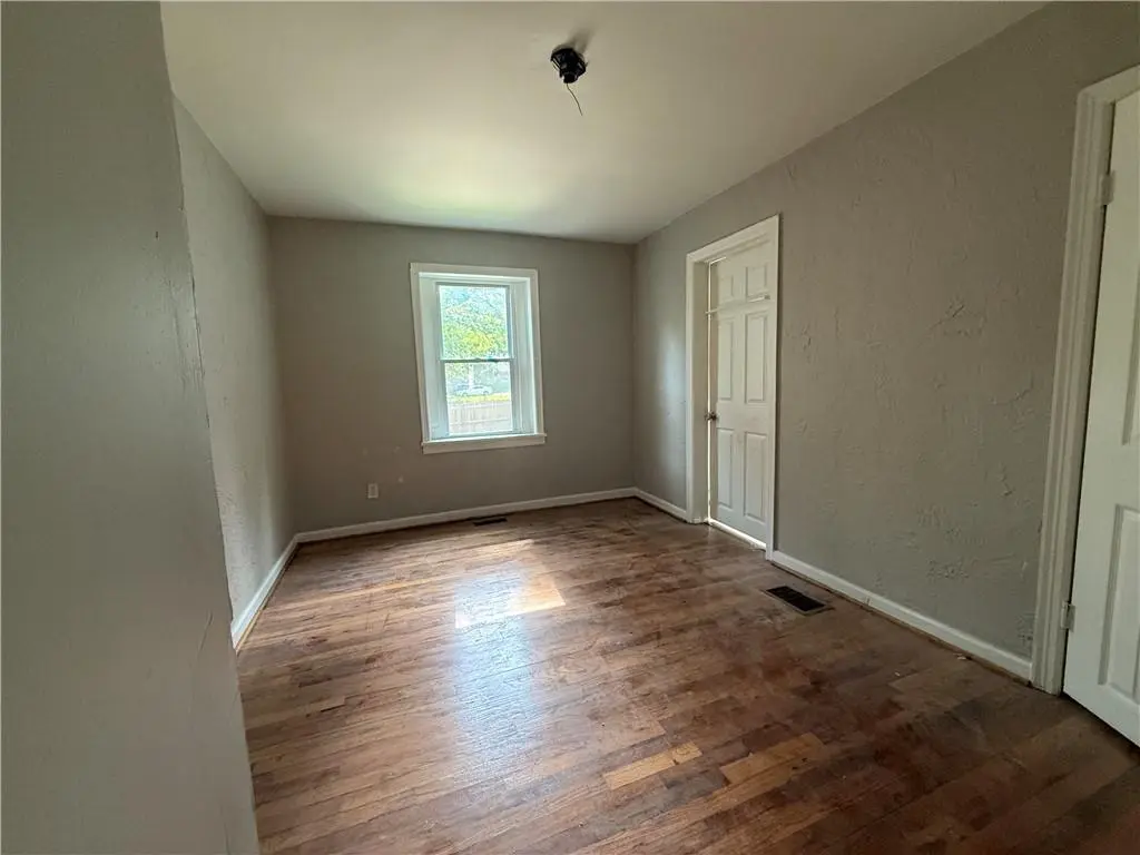 4423 Mission RD, Kansas City, KS 66103