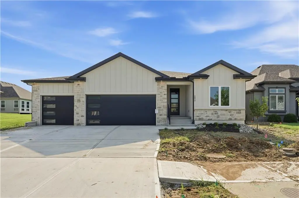 4073 NE Chapel Manor DR, Lee's Summit, MO 64064