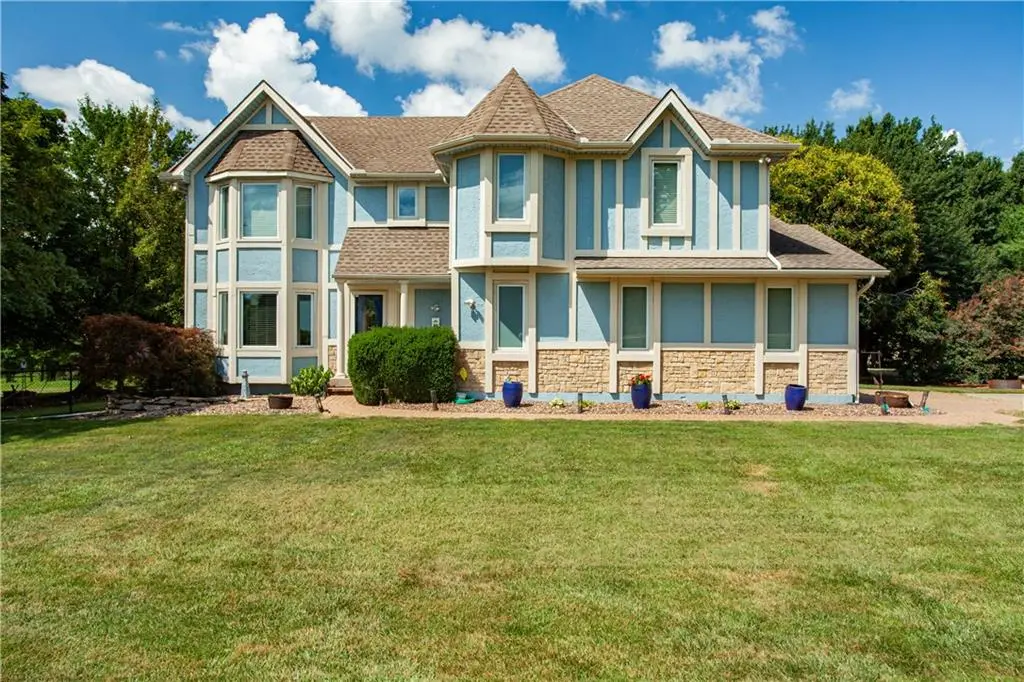 1090 NE Blackwell RD, Lee's Summit, MO 64086