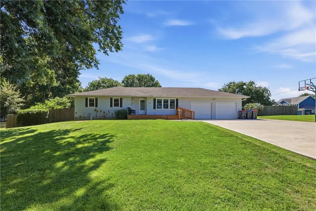 3714 N 154th TER, Basehor, KS 66007