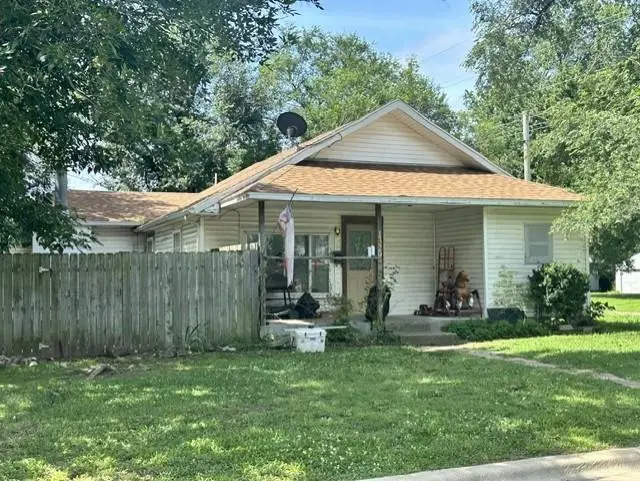1329 W Allison ST, Nevada, MO 64772