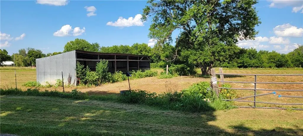 801 S McKinley ST, Laharpe, KS 66751