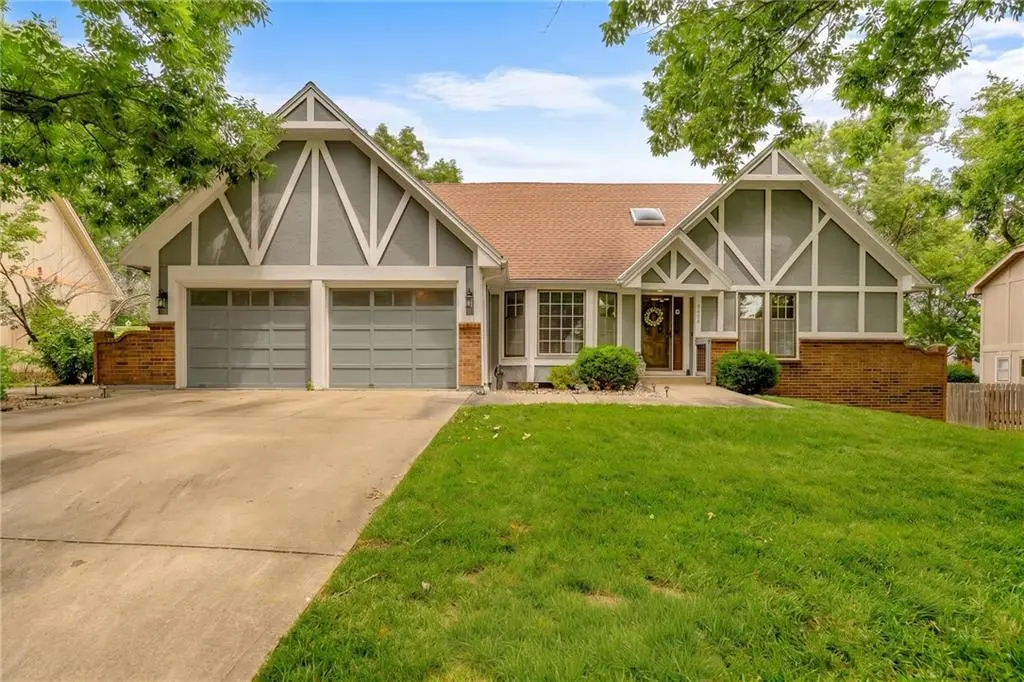 8408 W 115th ST, Overland Park, KS 66210