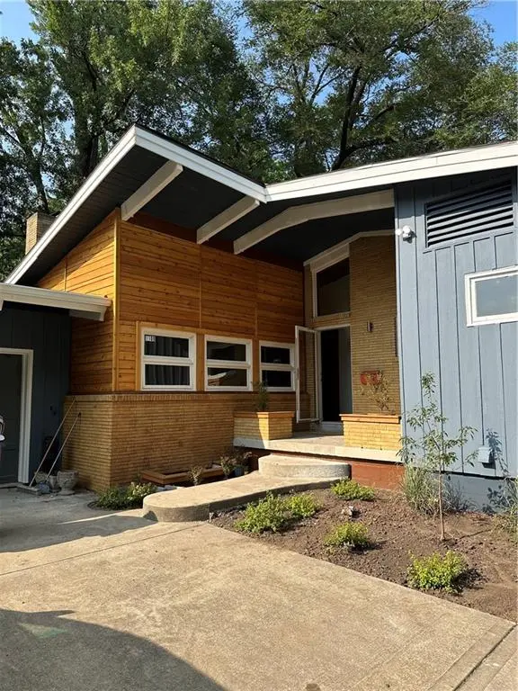 1100 W 88th ST, Kansas City, MO 64114