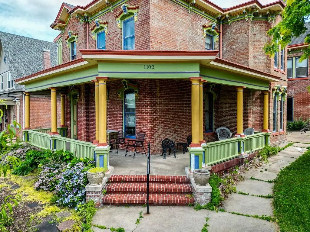 1102 Felix ST, St Joseph, MO 64501