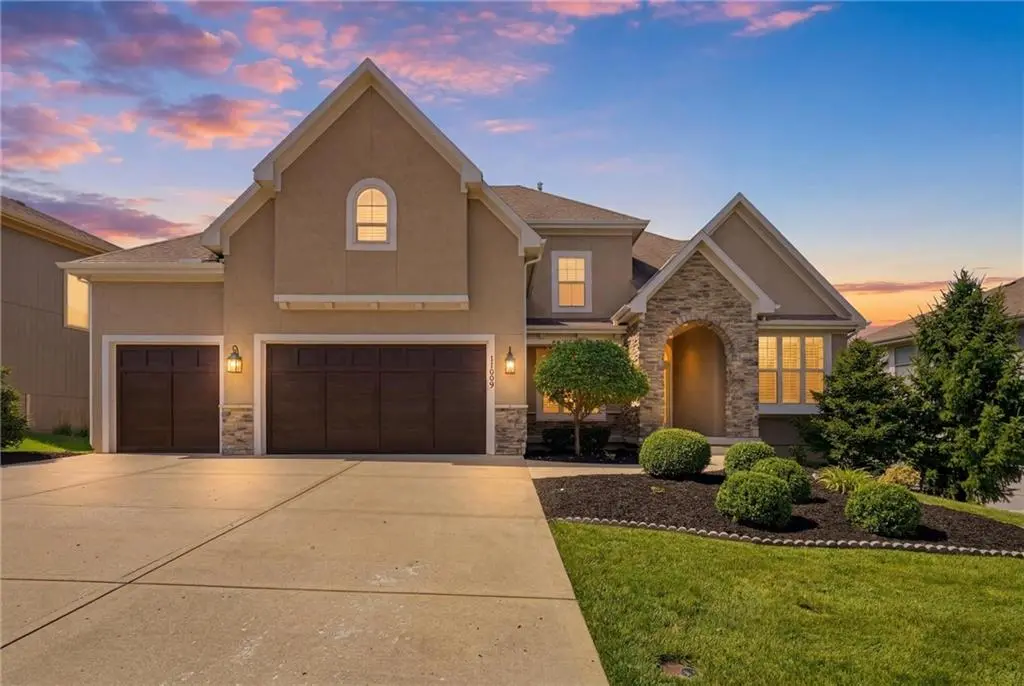 11609 W 158th ST, Overland Park, KS 66221