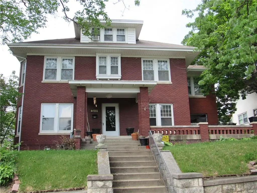 2507 Francis ST, St Joseph, MO 64501