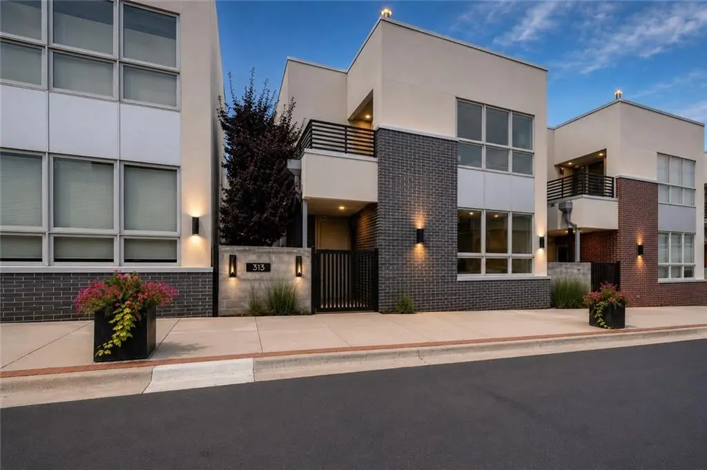 514 Oak ST, Kansas City, MO 64106