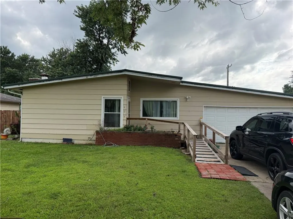 404 S Overlook ST, Coffeyville, KS 67337