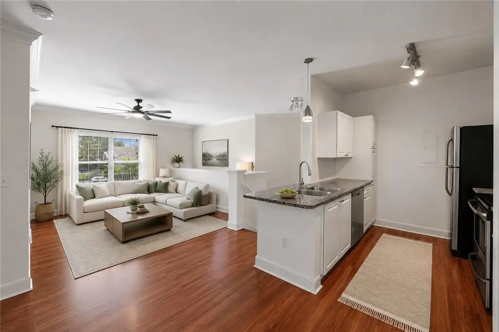11625 Tomahawk Creek Pkwy #L, Leawood, KS 66211