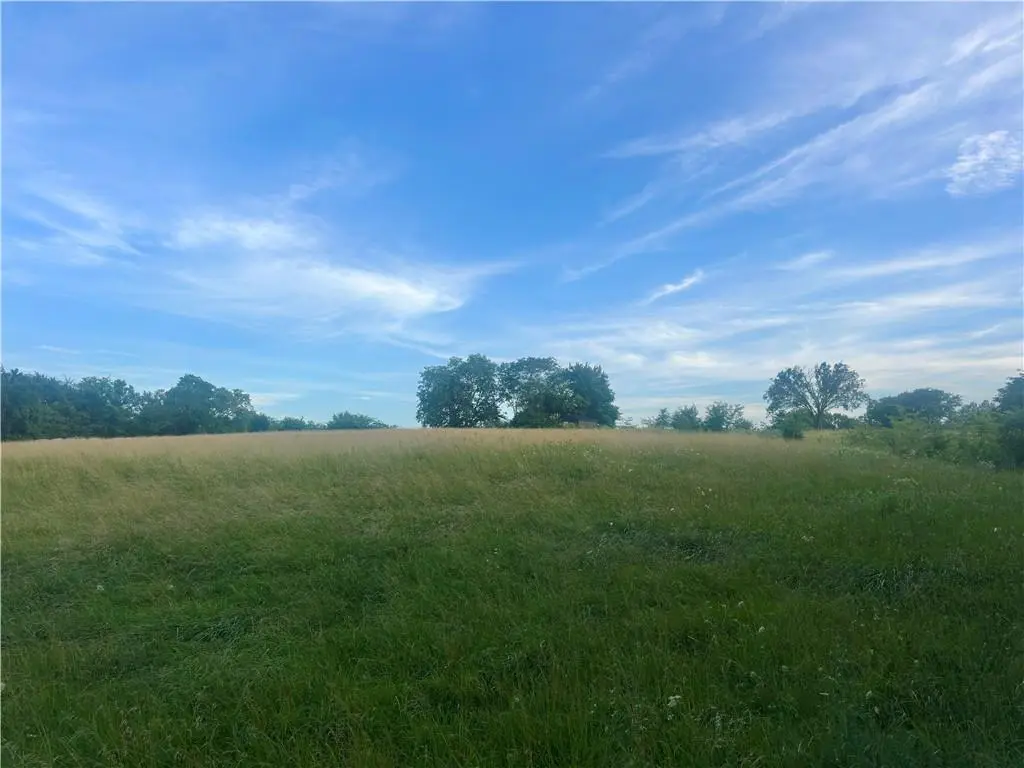 45101 E N HWY, Creighton, MO 64739