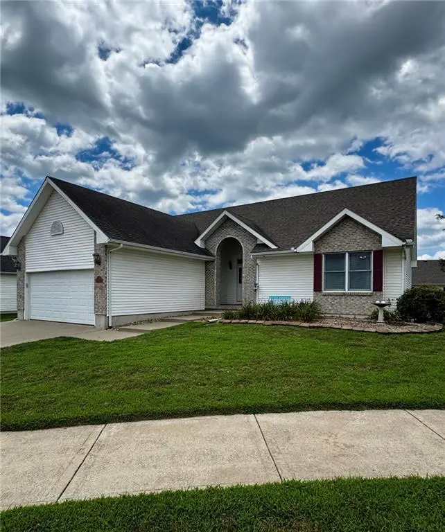 1206 Talon DR, Cameron, MO 64429
