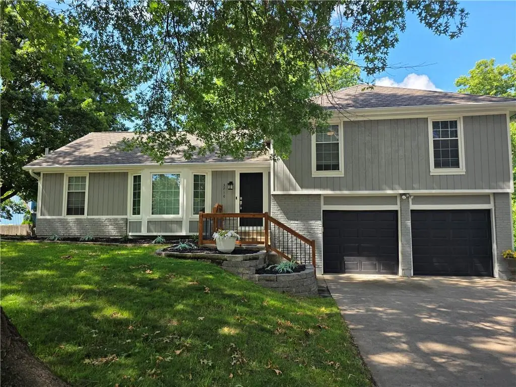 3710 Beechwood DR, Lee's Summit, MO 64064
