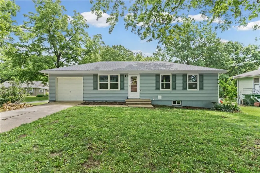1104 Lexington RD, Pleasant Hill, MO 64080