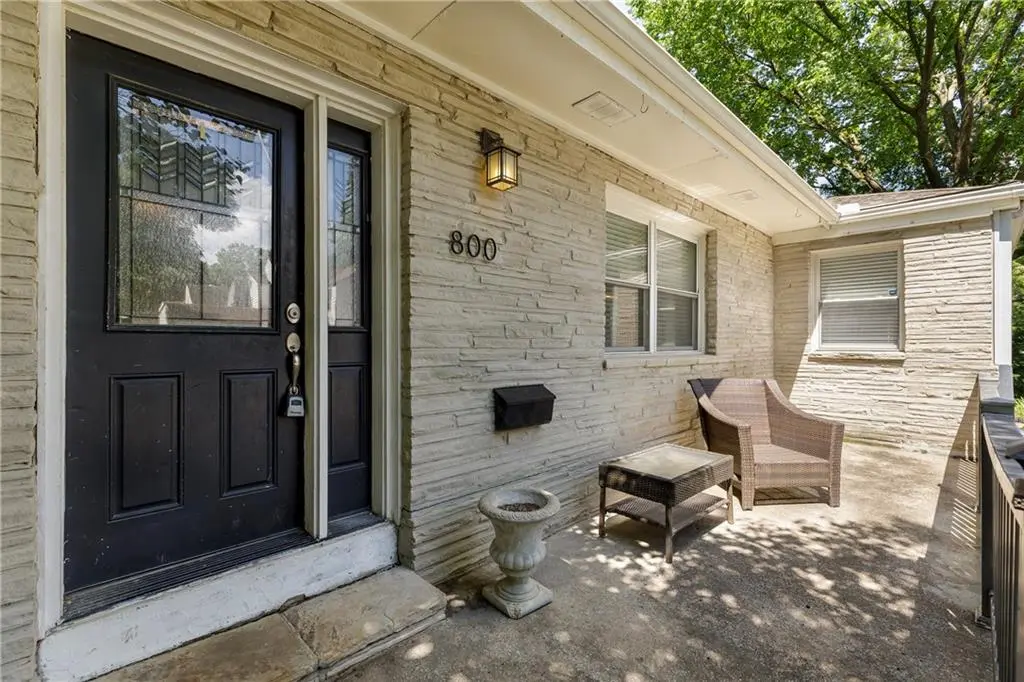800 E 73rd ST, Kansas City, MO 64131